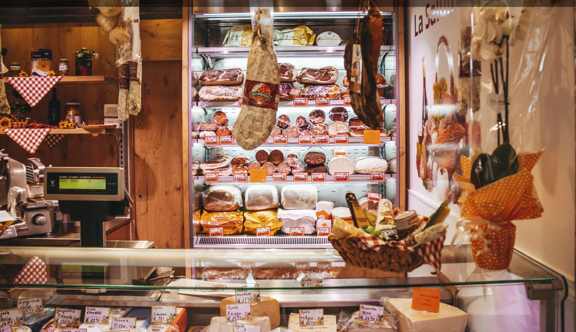 Banaku frigoriferik i La Salumeria