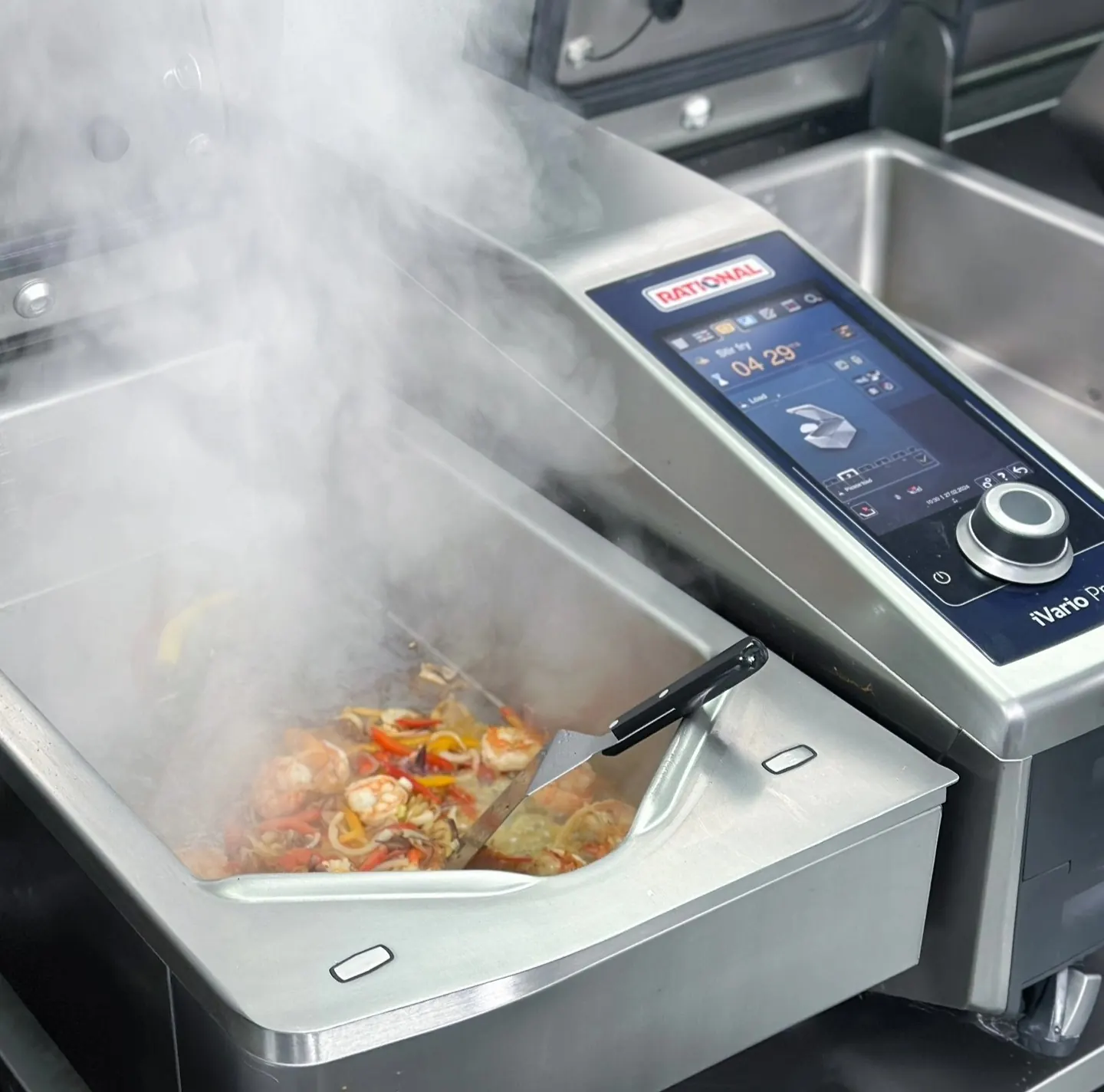 RATIONAL iVario Pro duke gatuar në showroom